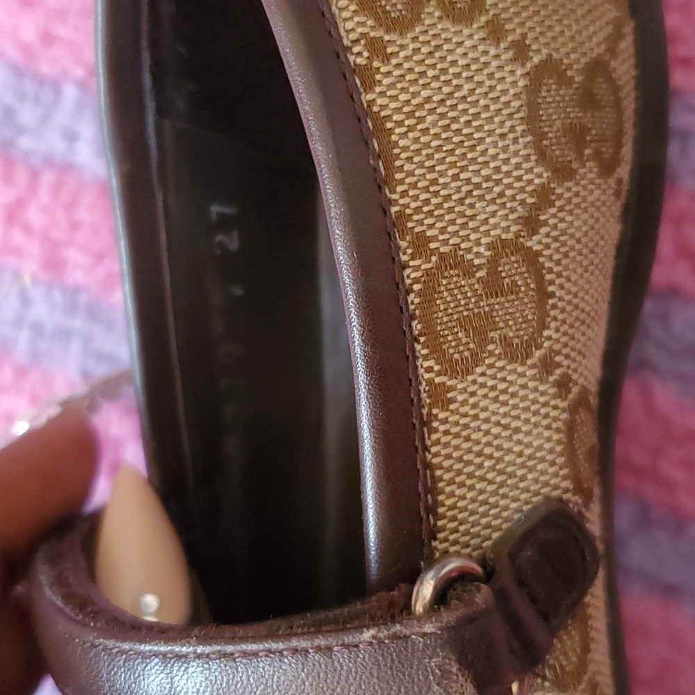 Girls Gucci Shoes - Picture 3 of 3